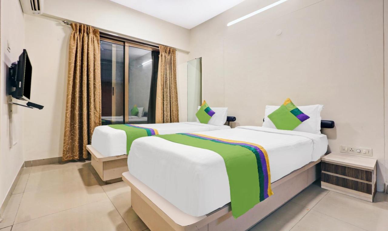 Treebo Trend Bandra Apartments Mumbai Exterior photo